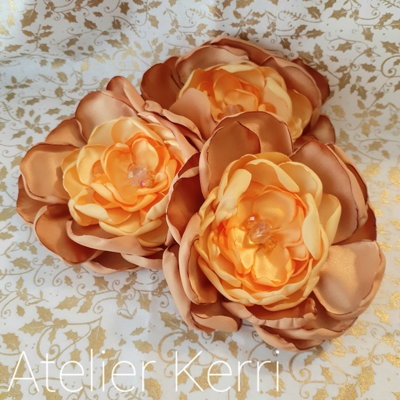 Atelier Kerri Other - 3pc Hello Fall Satin Flower Set